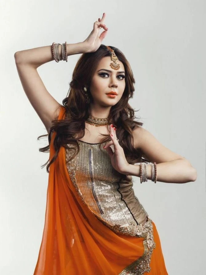 Оксана Расулова снялась в праздничной фотосессии