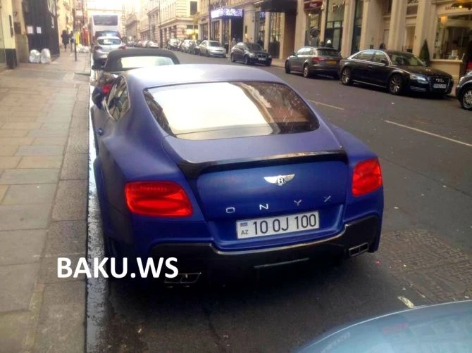 Bentley с азербайджанскими номерами в центре Лондона