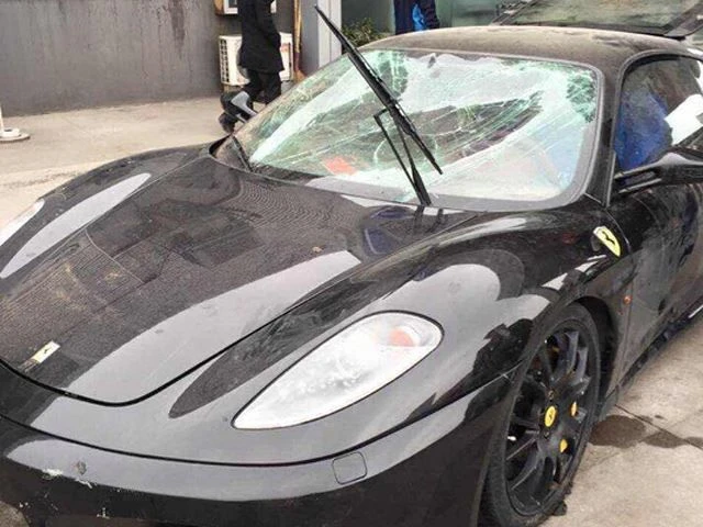Мощный Ferrari F430 окончил свой пробег на дне реки