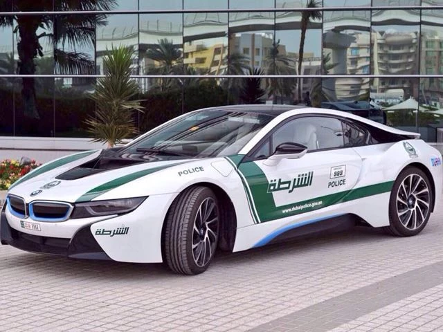 BMW i8 пополнил гарнизон автомобилей полиции Дубая (видео)