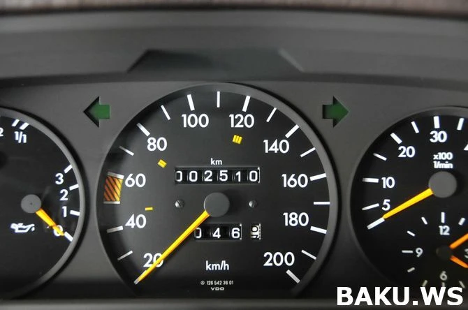 30 лет стоявший в гараже Mercedes-Benz S-class продан за невероятную сумму (видео)