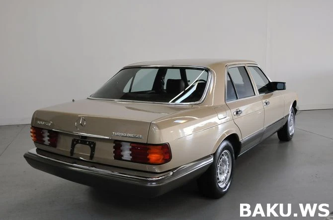 30 лет стоявший в гараже Mercedes-Benz S-class продан за невероятную сумму (видео)