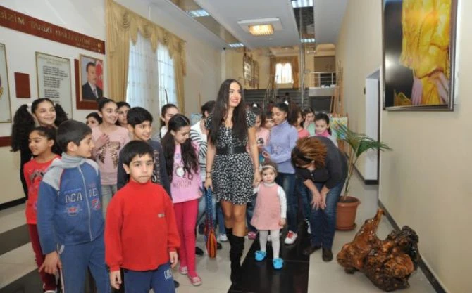 Лейла Алиева посетила детские дома в Баку