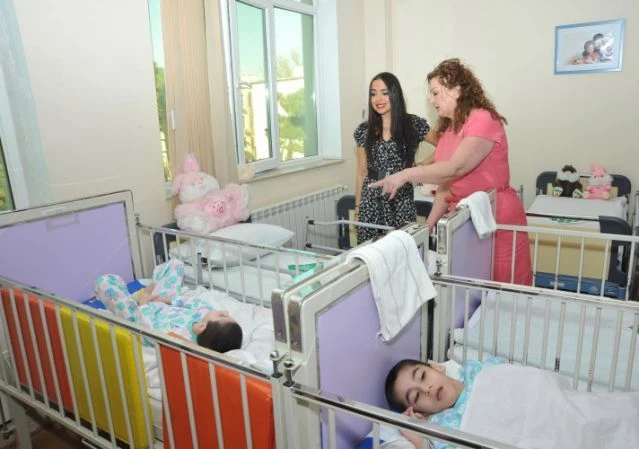 Лейла Алиева посетила детские дома в Баку