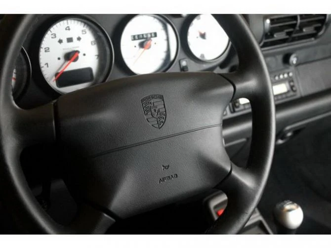 На аукцион выставлен раритетный Porsche с пробегом всего 1.785 км