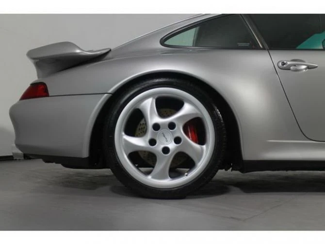 На аукцион выставлен раритетный Porsche с пробегом всего 1.785 км