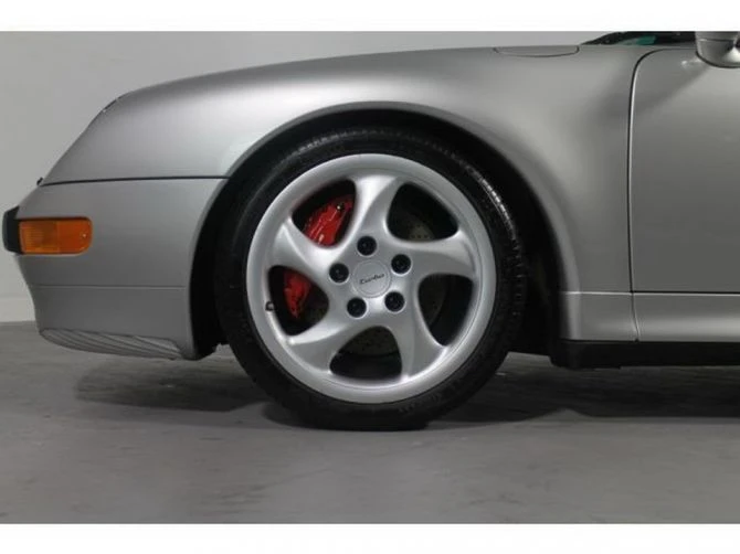 На аукцион выставлен раритетный Porsche с пробегом всего 1.785 км