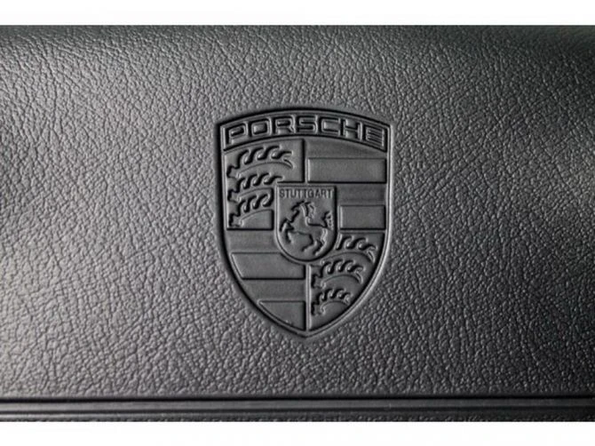 На аукцион выставлен раритетный Porsche с пробегом всего 1.785 км