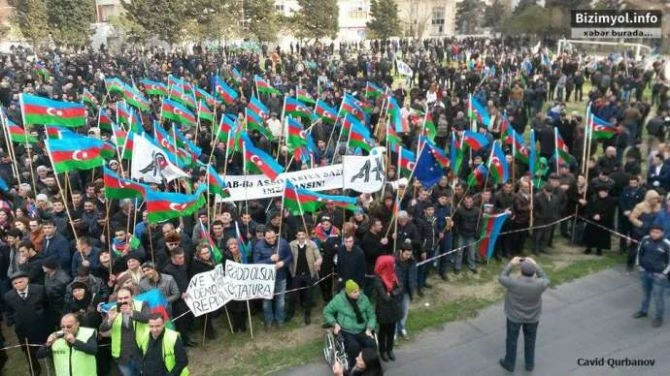 В Баку начался митинг