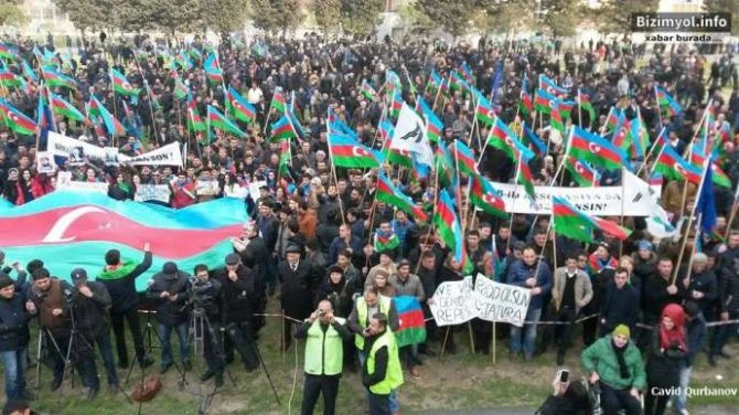 В Баку начался митинг