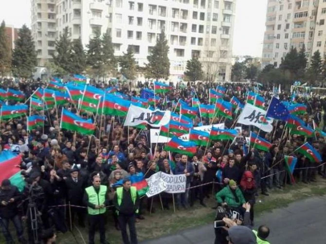 В Баку начался митинг