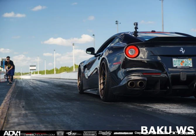 Ferrari F12 Berlinetta – тачка для настоящего Бетмена