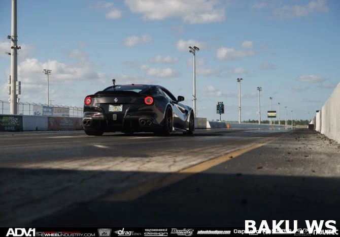 Ferrari F12 Berlinetta – тачка для настоящего Бетмена