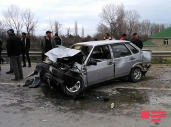 В Шабранском районе грузовик протаранил легковушку, есть погибший