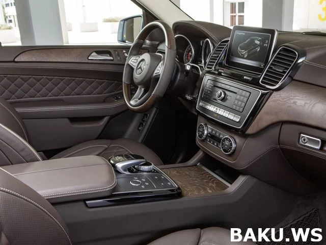 Печальная новость: Легенда 90-х Mercedes M-class прекратил существование