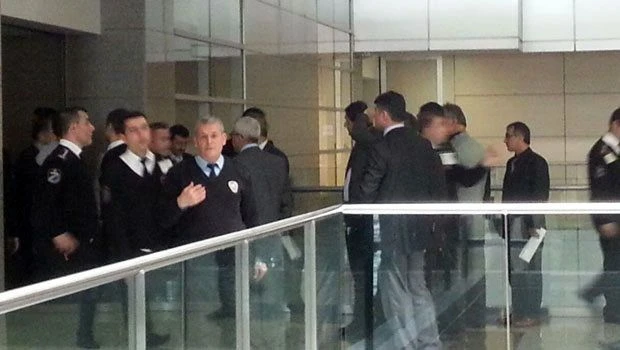 В Стамбуле террористы взяли в заложники прокурора