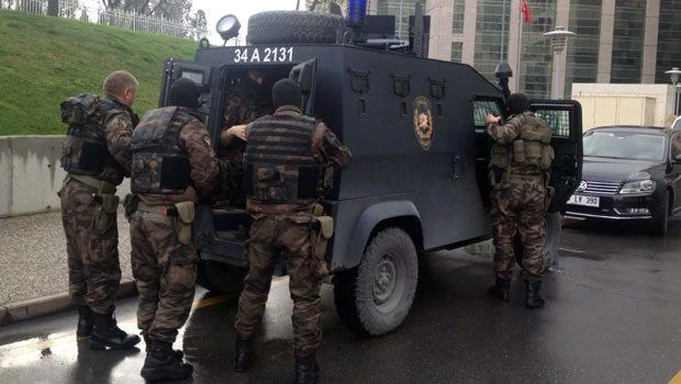 В Стамбуле террористы взяли в заложники прокурора