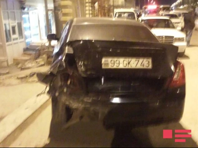 B Баку столкнулись 10 автомобилей, есть жертва