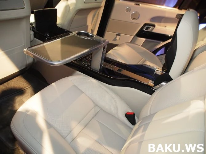 Нью-Йорк 2015: Лакшери лонг Range Rover SVAutobiography