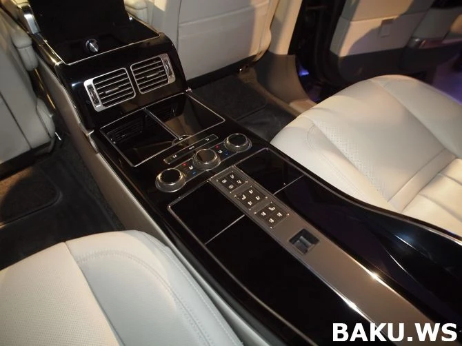 Нью-Йорк 2015: Лакшери лонг Range Rover SVAutobiography