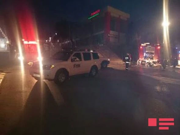 В Баку в развлекательном заведении произошел пожар