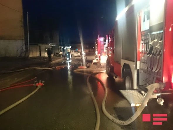 В Баку в развлекательном заведении произошел пожар
