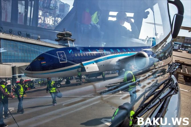 AZAL осуществил первый полет на Dreamliner из Баку в Москву (видео)
