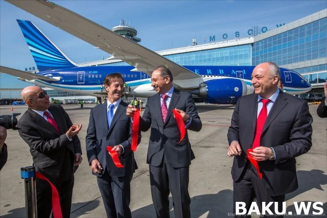 AZAL осуществил первый полет на Dreamliner из Баку в Москву (видео)