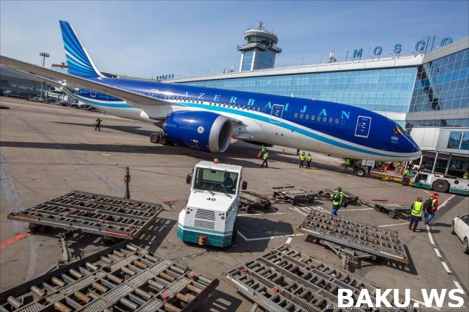 AZAL осуществил первый полет на Dreamliner из Баку в Москву (видео)
