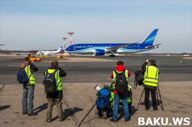 AZAL осуществил первый полет на Dreamliner из Баку в Москву (видео)