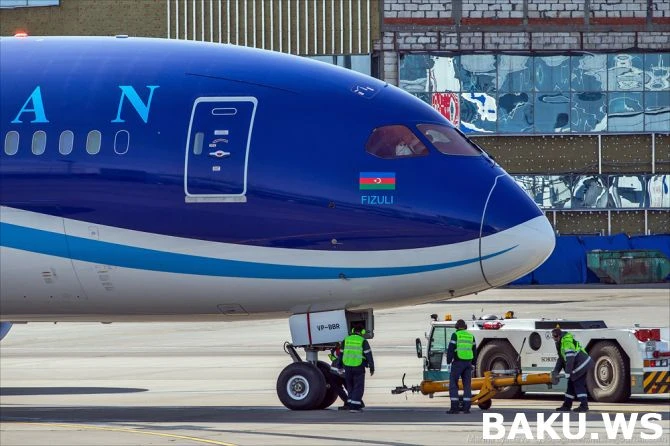 AZAL осуществил первый полет на Dreamliner из Баку в Москву (видео)