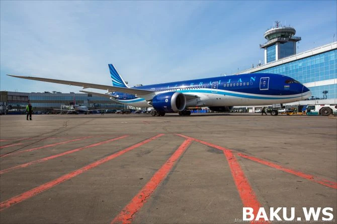 AZAL осуществил первый полет на Dreamliner из Баку в Москву (видео)
