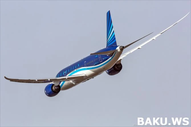 AZAL осуществил первый полет на Dreamliner из Баку в Москву (видео)