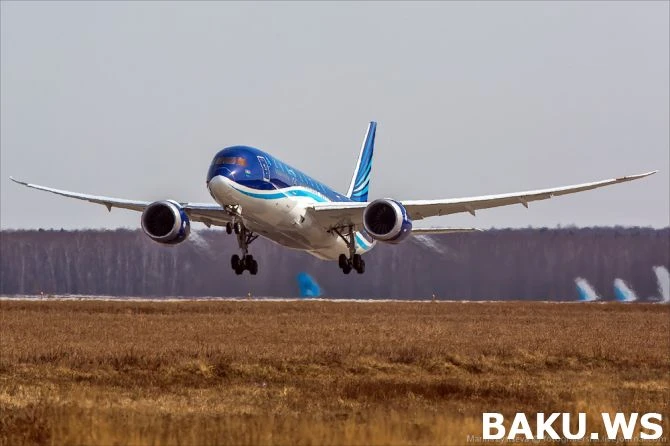 AZAL осуществил первый полет на Dreamliner из Баку в Москву (видео)