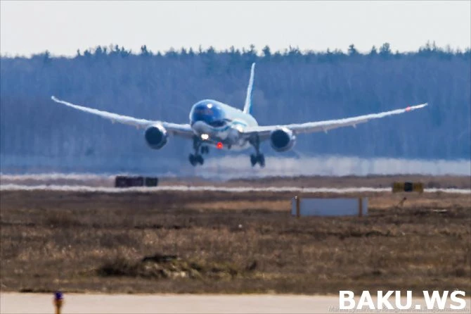 AZAL осуществил первый полет на Dreamliner из Баку в Москву (видео)