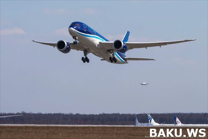 AZAL осуществил первый полет на Dreamliner из Баку в Москву (видео)