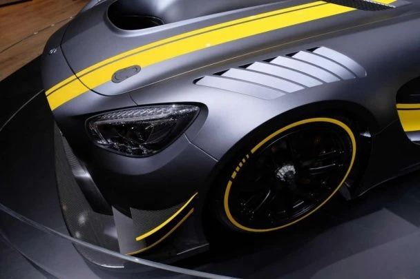 Шикарный гоночный Mercedes-AMG GT3 (видео)
