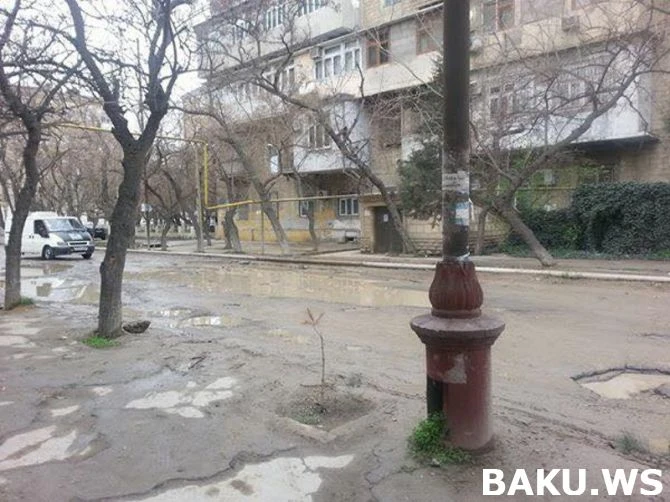 В центре Баку дороги превратились в непреодолимый полигон