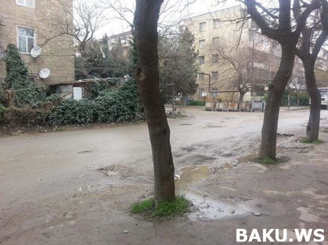 В центре Баку дороги превратились в непреодолимый полигон