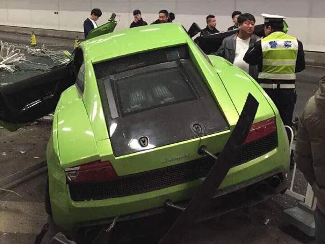 Авария Ferrari и Lamborghini в заезде на скорость