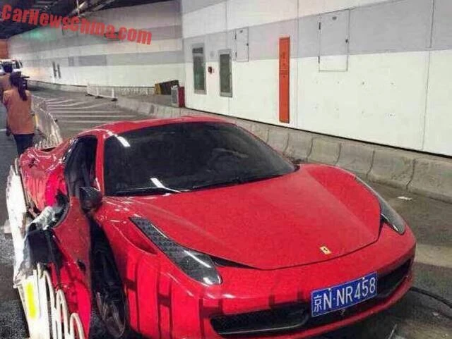 Авария Ferrari и Lamborghini в заезде на скорость