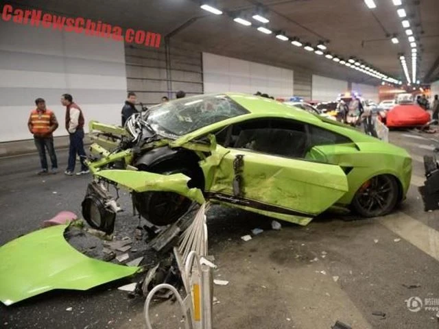 Авария Ferrari и Lamborghini в заезде на скорость