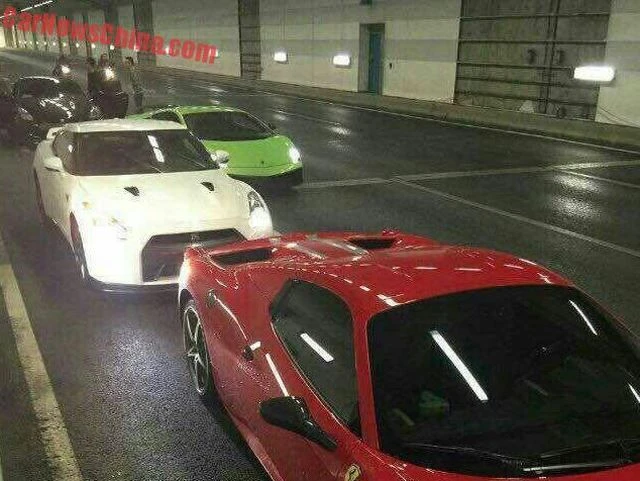 Авария Ferrari и Lamborghini в заезде на скорость