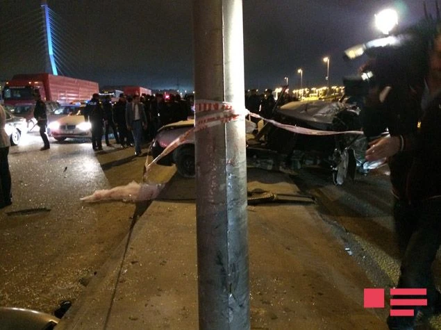 В Баку произошло тяжелое ДТП, есть погибшие