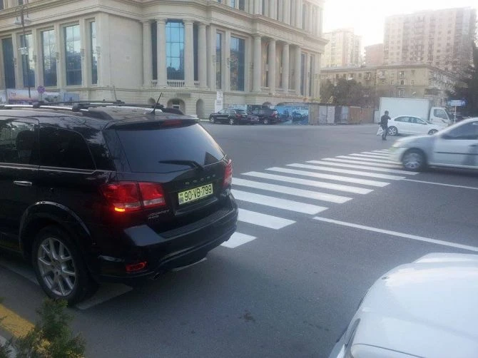 В Баку водители по-прежнему не уважают пешеходов