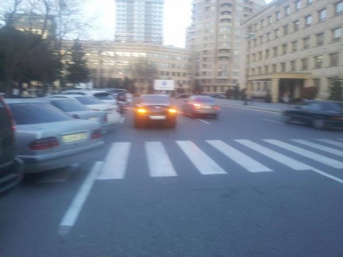 В Баку водители по-прежнему не уважают пешеходов