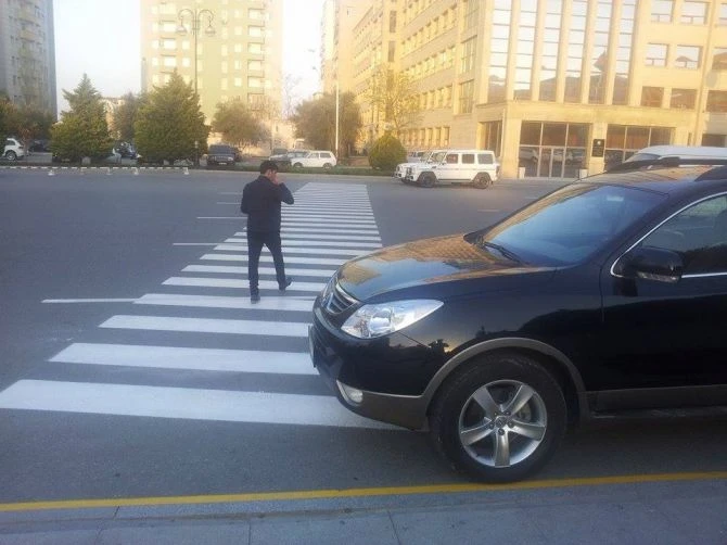 В Баку водители по-прежнему не уважают пешеходов