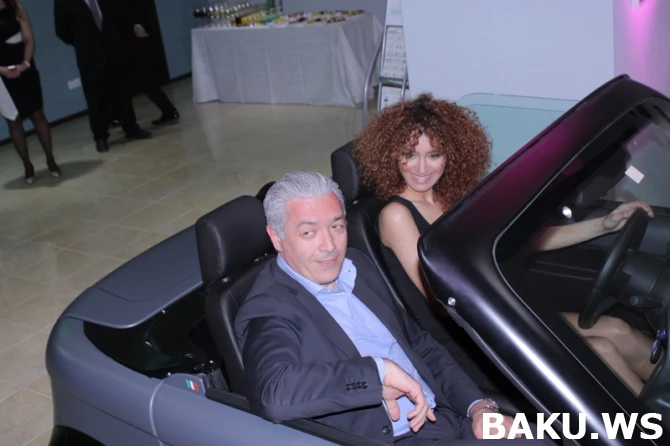 Ekomobil - В Баку состоялась презентация экономичного Tazzari Zero (видео)