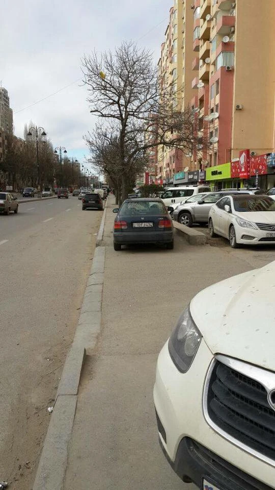 В Баку водители по-прежнему не уважают пешеходов