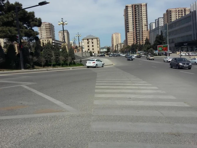 В Баку водители по-прежнему не уважают пешеходов